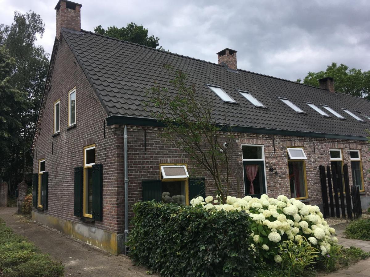 Vakantiehuis In Het Voorhuis Dommelen Esterno foto